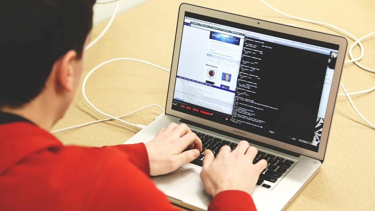 IT firmy chcú upraviť osnovy, aby viac motivovali študentov informatiky