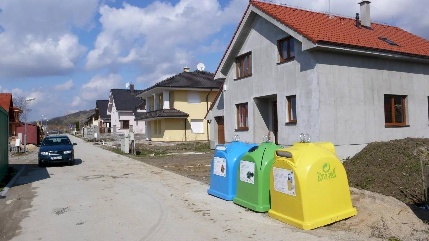 Čo s obcami a mestami, ak neuzatvoria včas zmluvy s budúcimi OZV? Hrozí im zlosovanie!