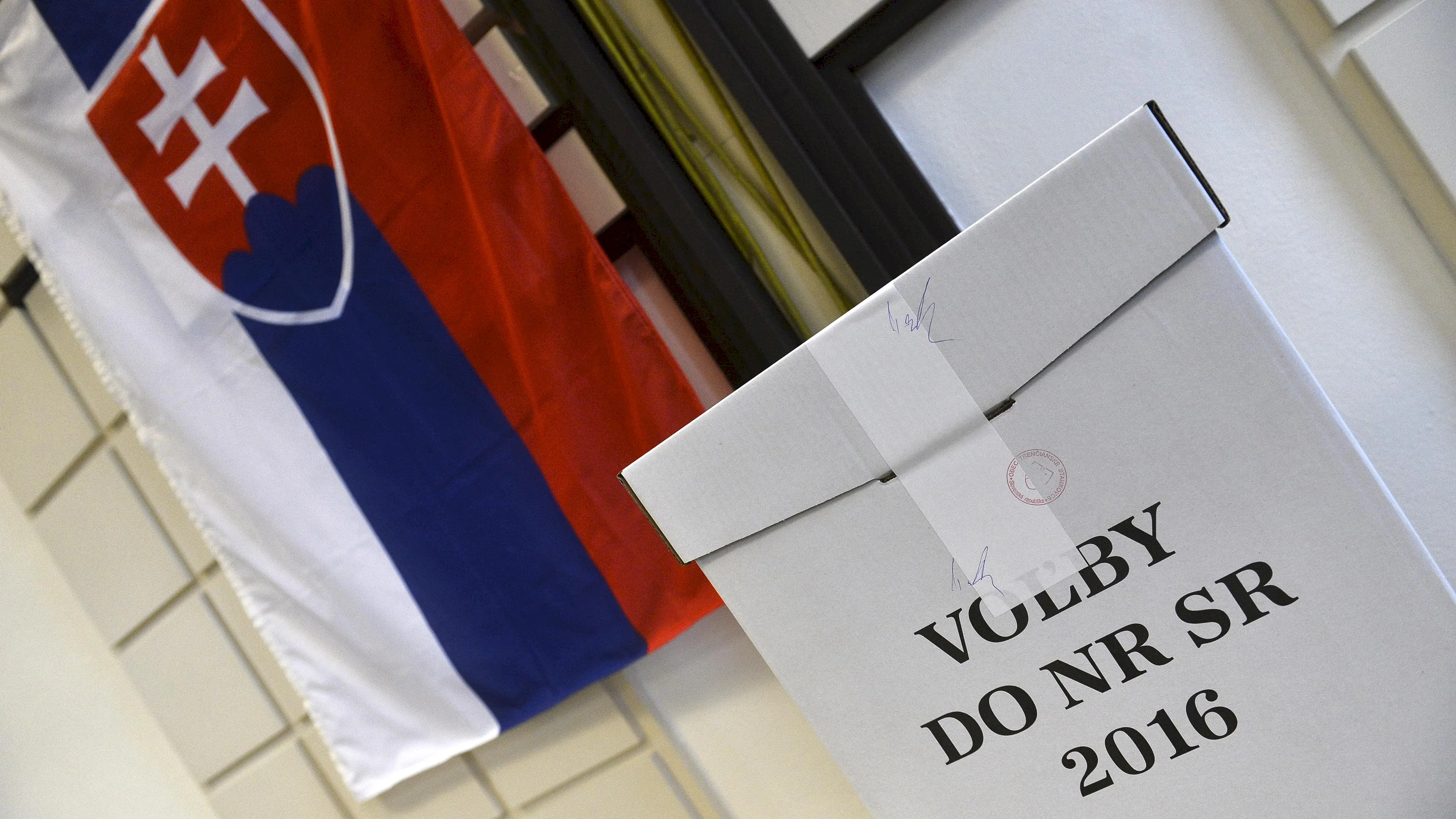 Volebné miestnosti sa otvorili. Slováci si volia poslancov do NR SR
