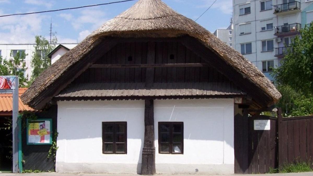 Dom ľudového bývania v Šali pripravil výstavu prác M. Dankovej a P. Súdorovej