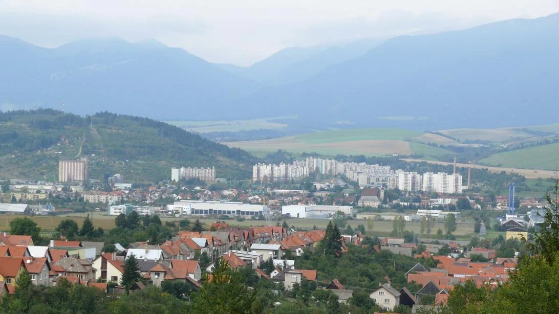 Mesto chce zakázať nočné parkovanie nákladných áut na Podbrezinách
