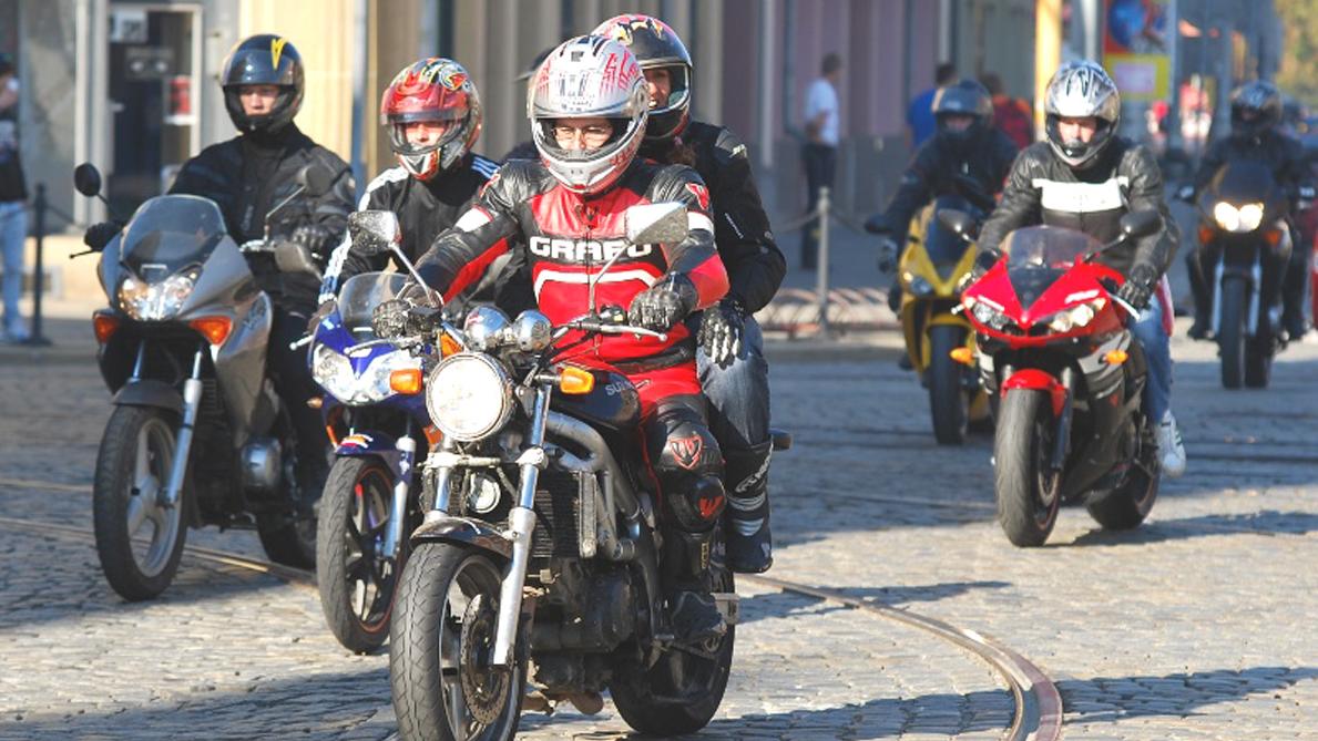 Motorkári budú rozvážať potraviny a oblečenie núdznym