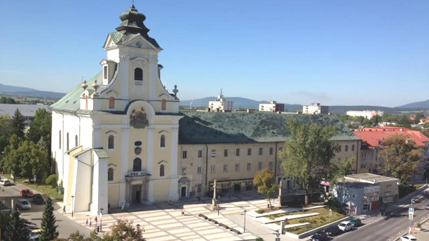 Radnica má záujem zrevitalizovať park pred úradom práce