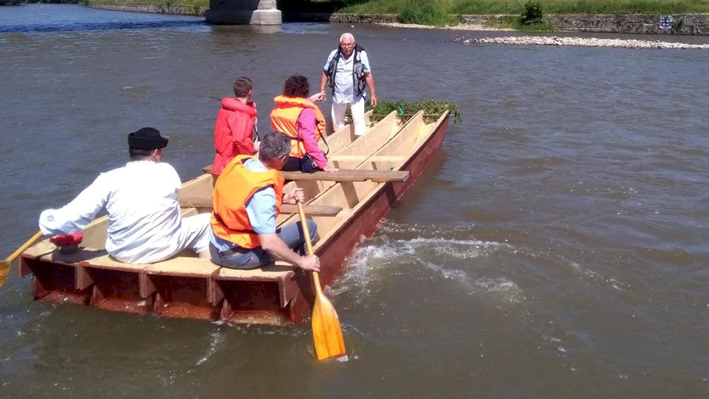 Po Hrone sa opäť plavia plte pre turistov