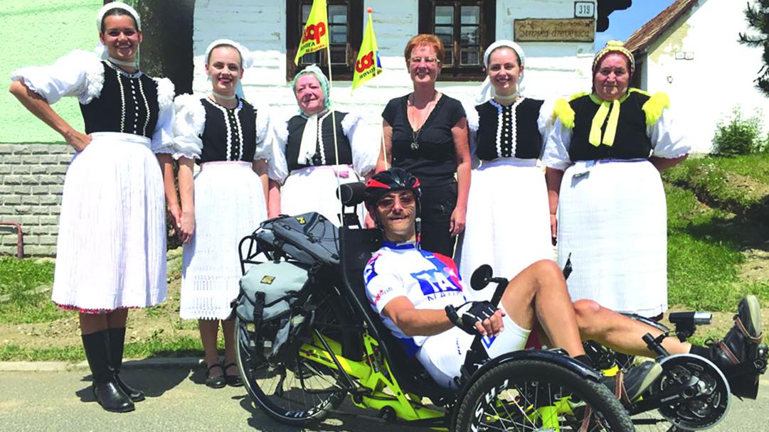 Dnes odštartoval tretí ročník charitatívnej tour Nadácie TA3 Káčer na bicykli