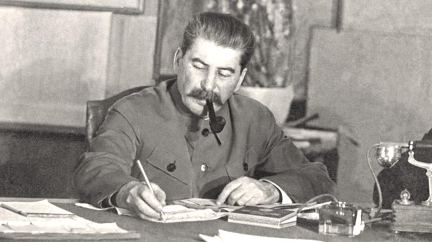 J. V. Stalin zrejme príde po 69 rokoch o čestné občianstvo