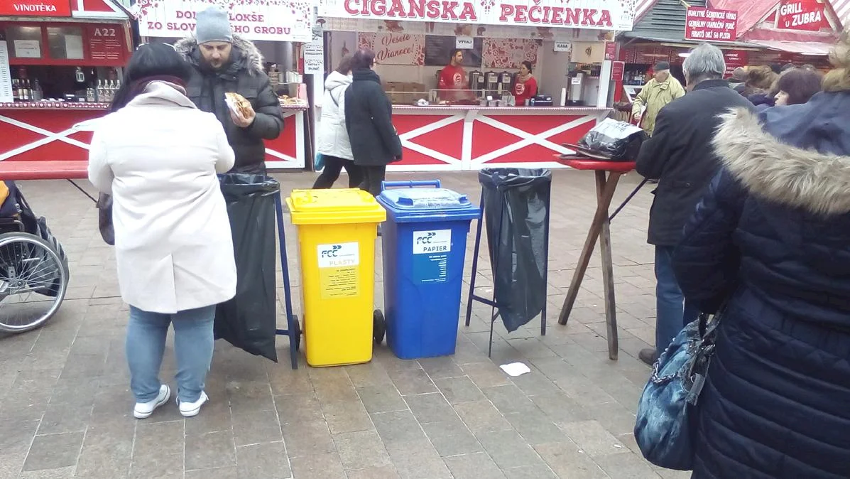 Vianočné trhy v centre Bratislavy a odpady