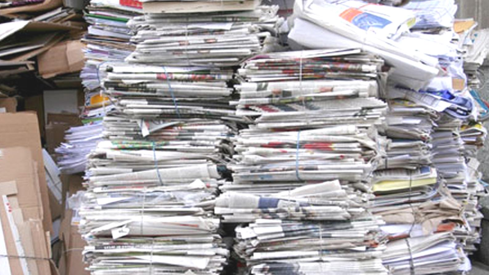 Občania Hornej Seči vymieňajú starý papier za nový tovar