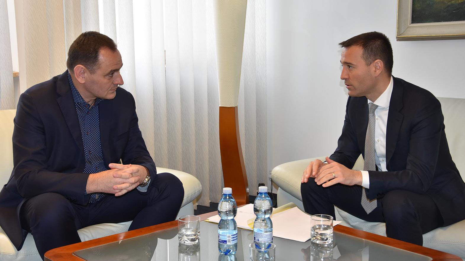 Pohotovostná služba bude podľa ministra v každom okresnom meste