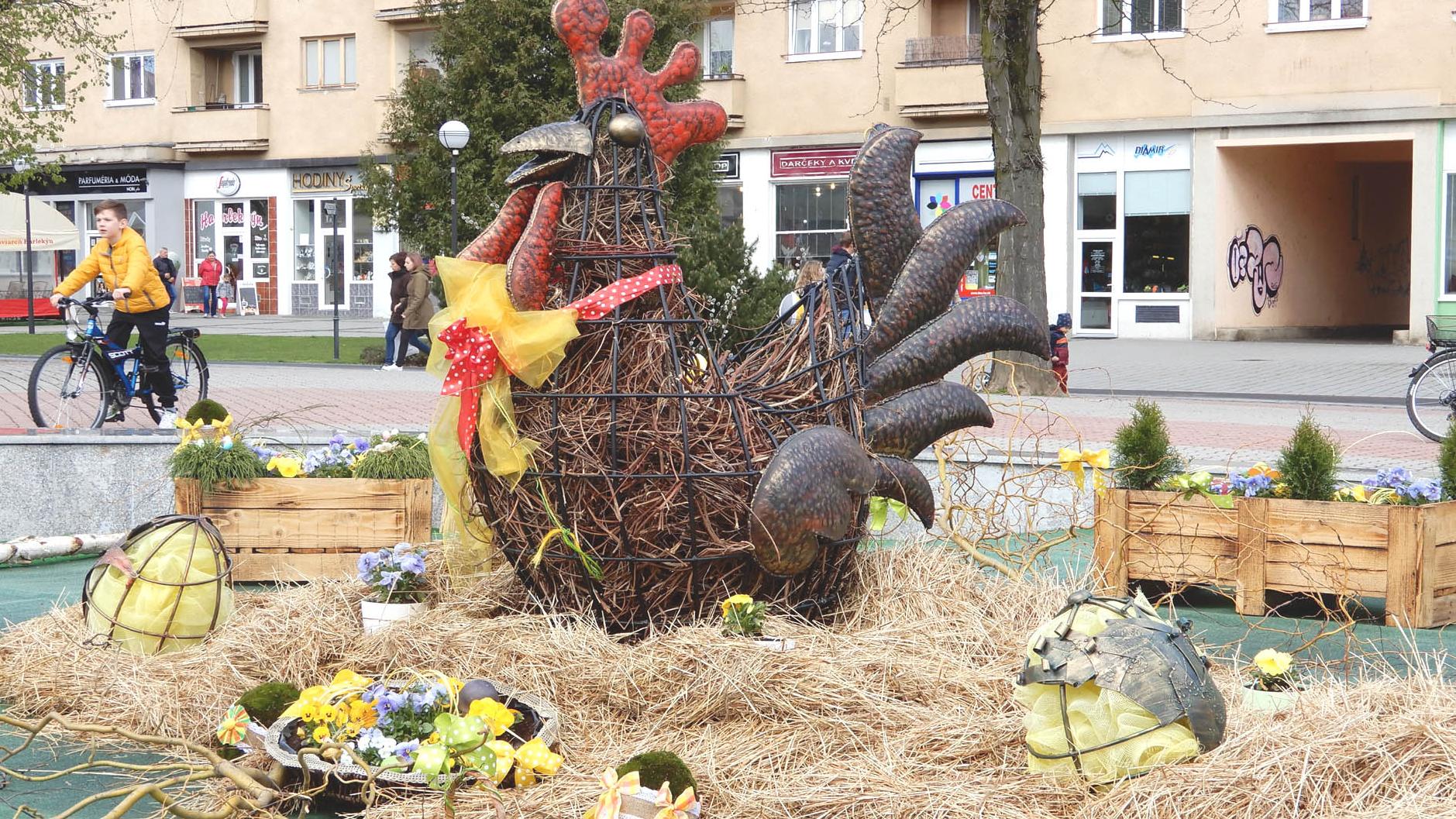 Fontána na námestí sa zmenila na sedliacky dvor