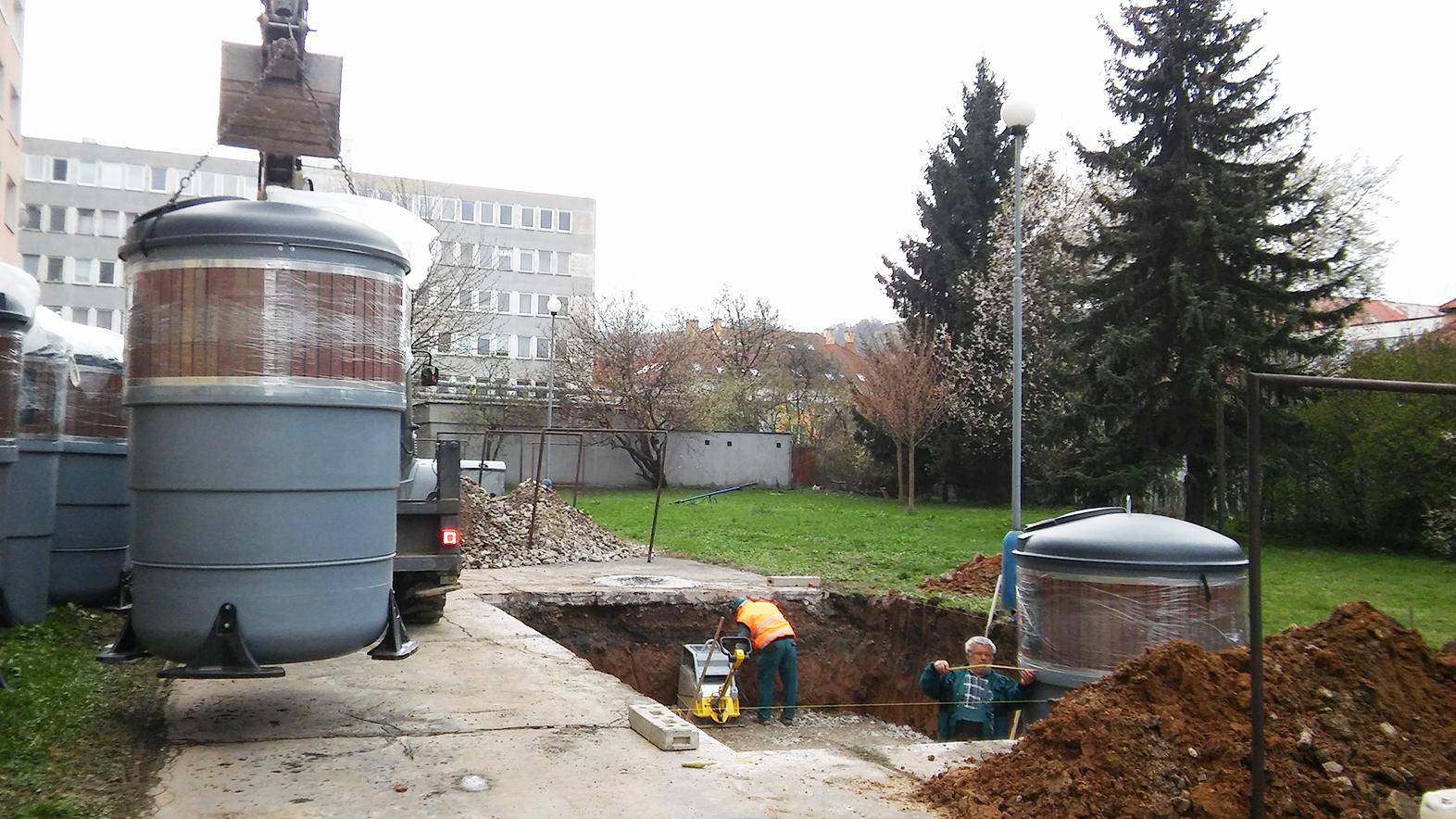 Vo Zvolene budujú ďalšie stojiská polopodzemných kontajnerov