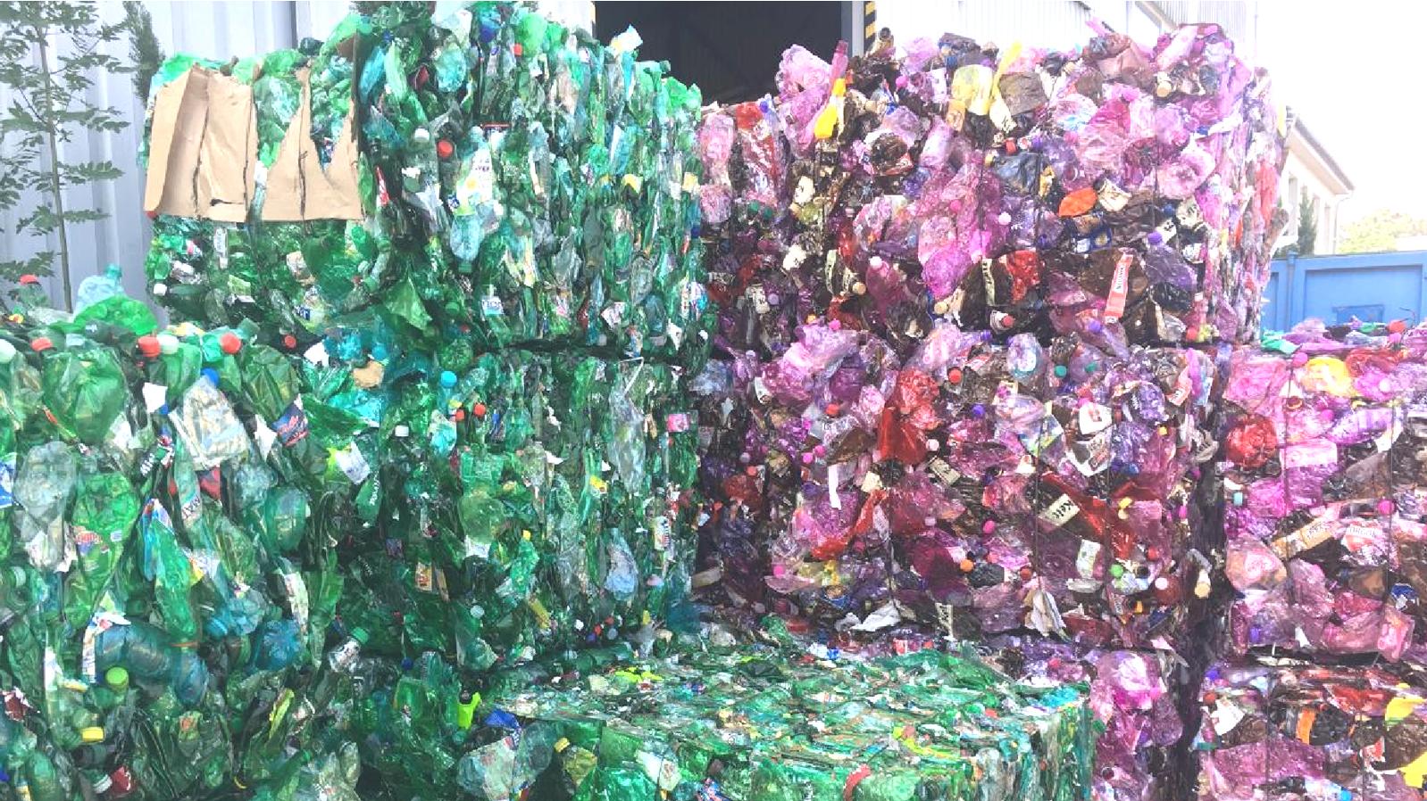 Ľudstvo sa s recykláciou plastov zatiaľ veľmi nevyznamenáva