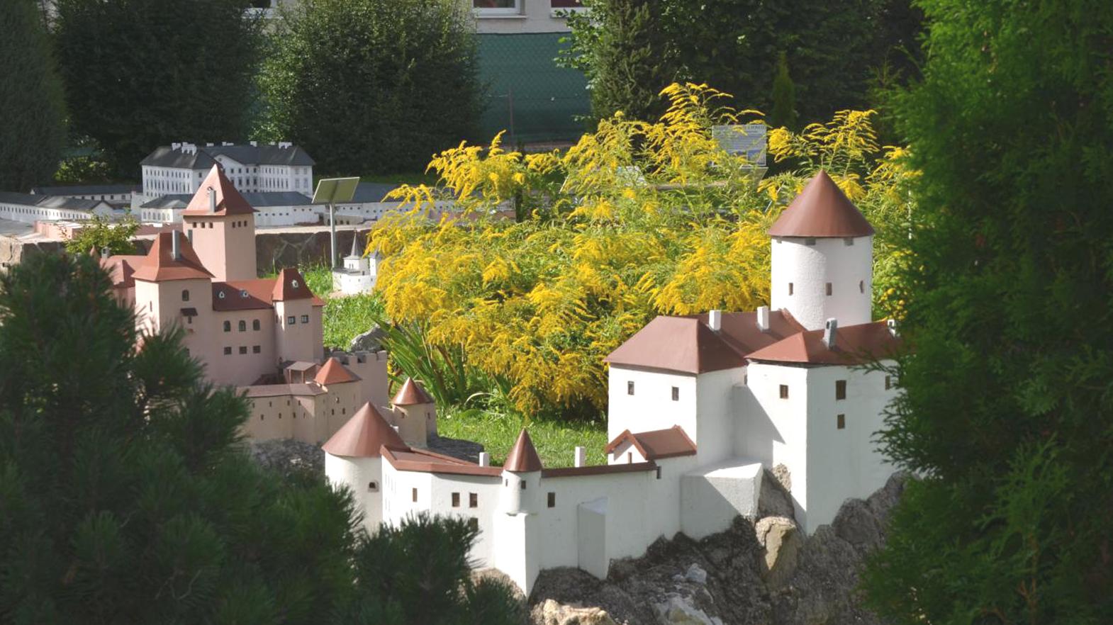 Nočná prehliadka parku miniatúr