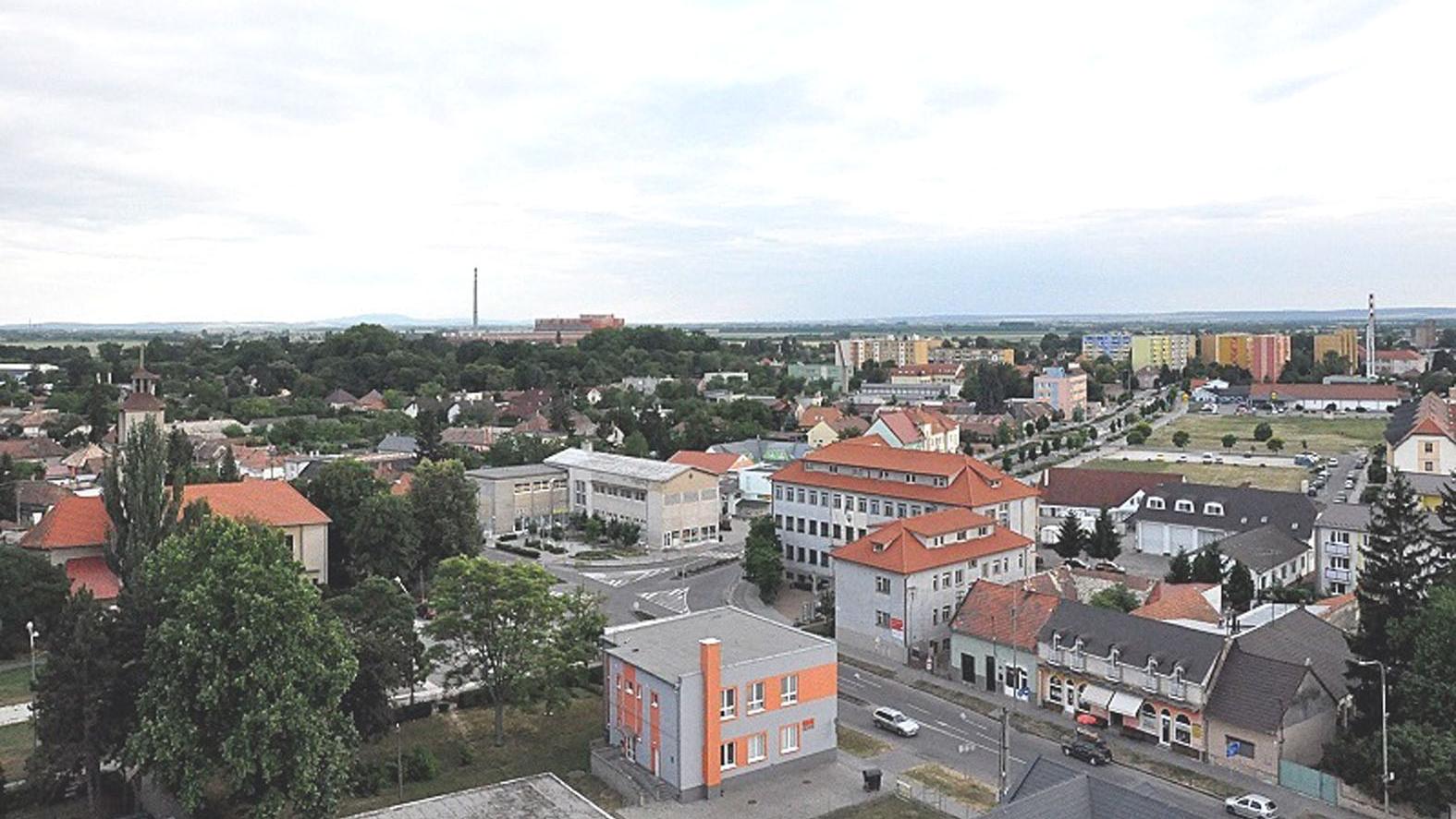 Mesto Želiezovce rieši havarijný stav sociálnych zariadení v budove štadióna
