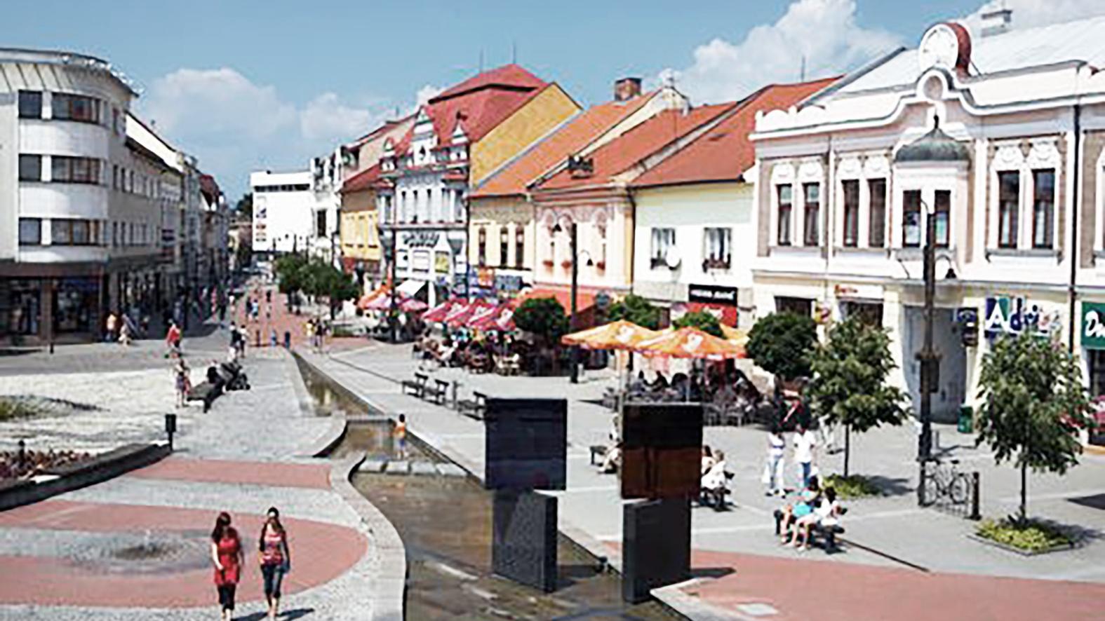 Obchodníci môžu tovar vystavovať na ulici za symbolický jeden cent