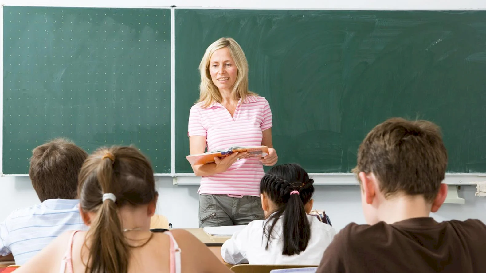 Na platy pedagogických zamestnancov dá mesto o 36 000 eur viac