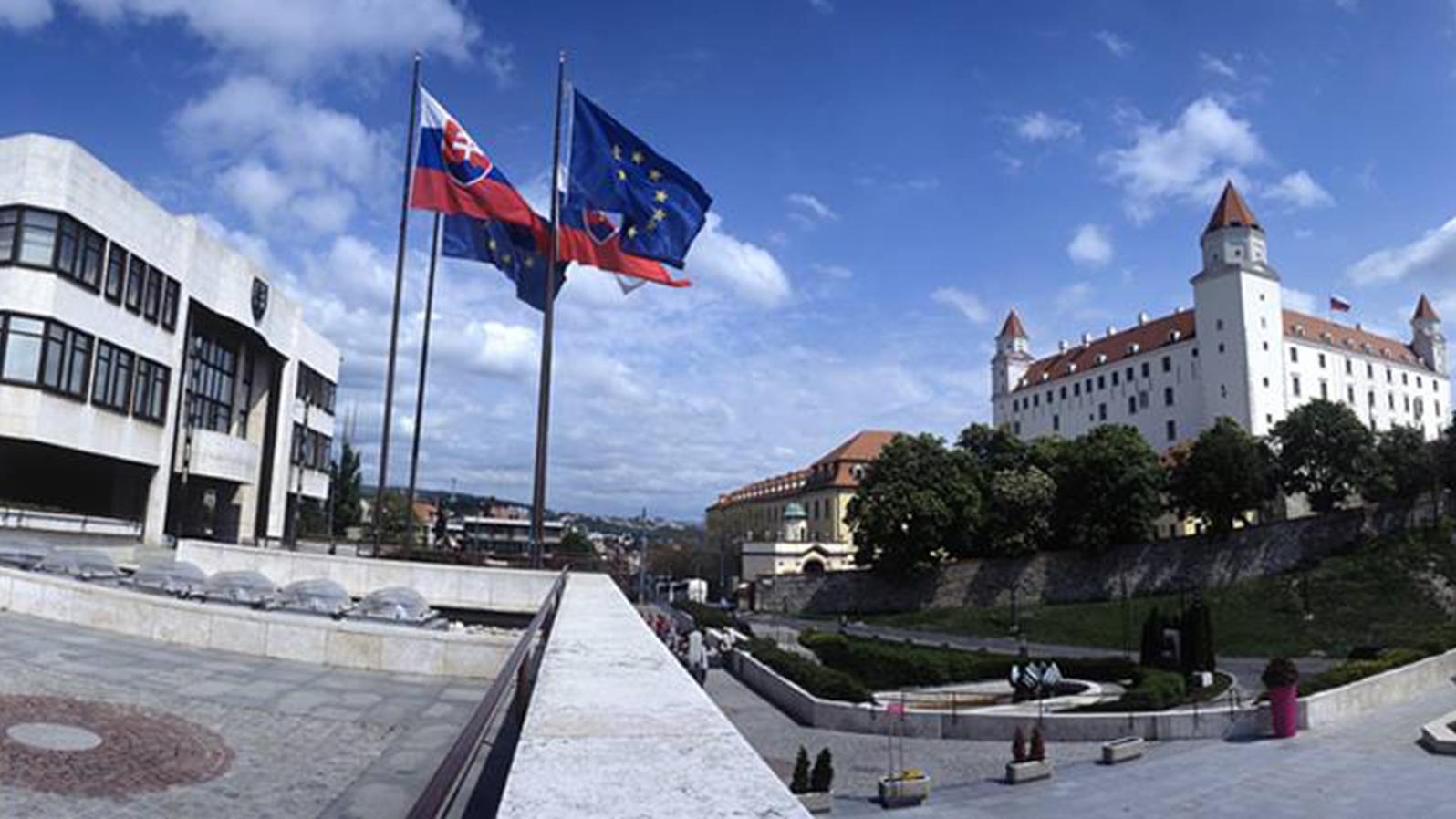 Parlament a Bratislavský hrad budú v piatok otvorené pre verejnosť