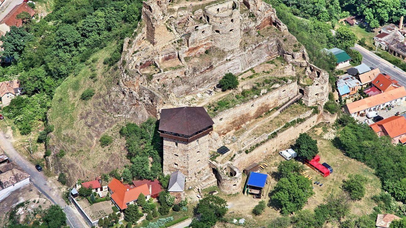 Na obnovu podhradia a dolného hradu vo Fiľakove získala samospráva 928 000 eur