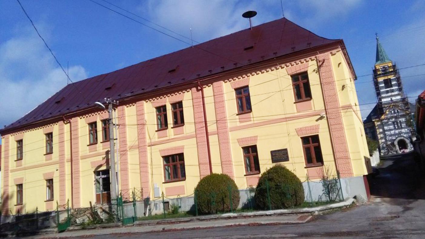 V Pliešovciach tento rok najviac investovali do obnovy vyše storočného úradu