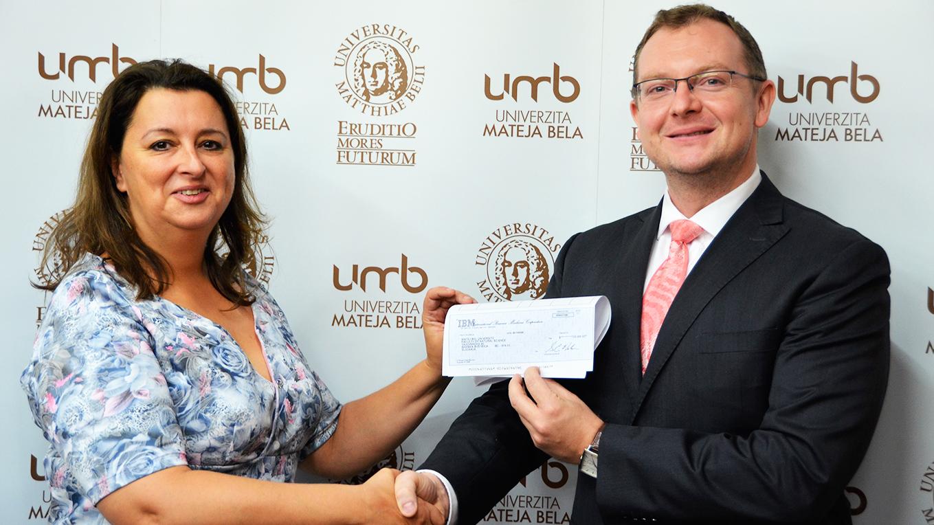 IBM udelila Univerzite Mateja Bela grant na vedu a výskum