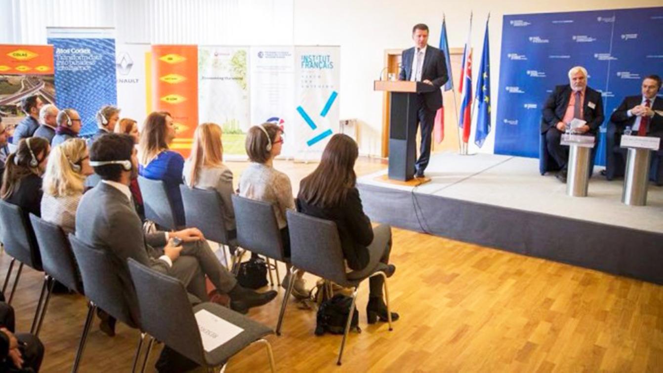 Inteligentné mestá vyžadujú globálnu reflexiu a lokálne konanie