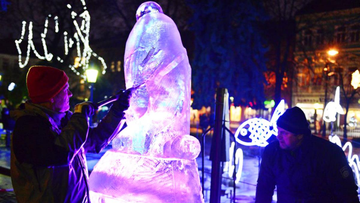 V centre Košíc vyrastú rozprávkové ľadové sochy