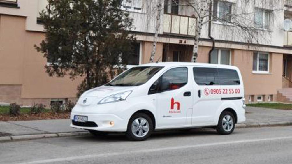 Sociálny taxík v Hlohovci už vozí prvých klientov