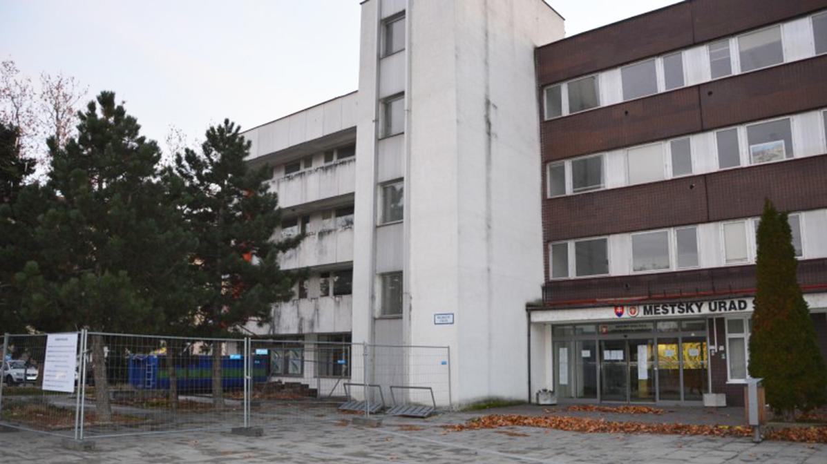 Stavebné práce na budove mestského úradu potrvajú necelý rok 
