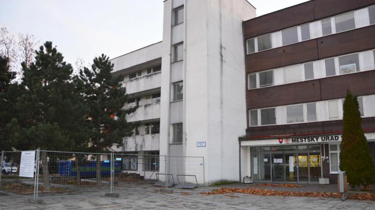 Stavebné práce na budove mestského úradu potrvajú necelý rok