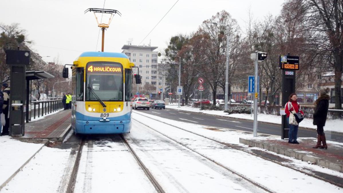 Po Komenského ulici v Košiciach už jazdia električky