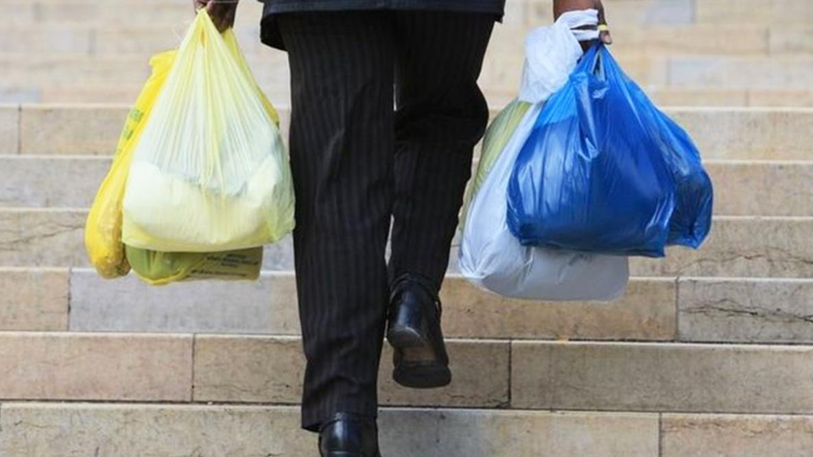 Plastové tašky sú s účinnosťou od 1. januára povinne spoplatnené
