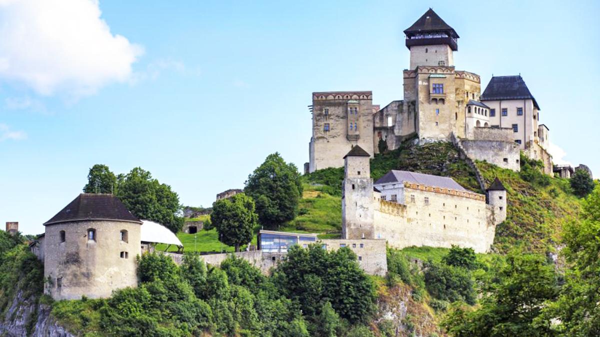 Trenčiansky hrad prilákal vlani viac ako 120 000 návštevníkov