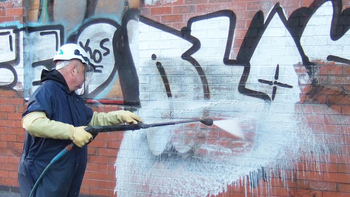 Bratislava aj tento rok poskytne finančný príspevok na odstraňovanie grafitov