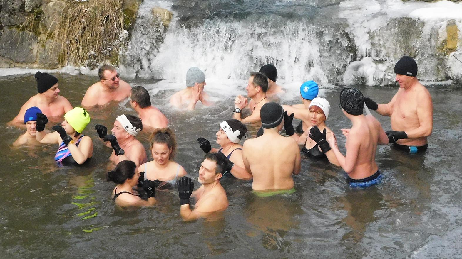 V mrznúcej Istebňanke sa zišli otužilci z Oravy, Turca i Liptova