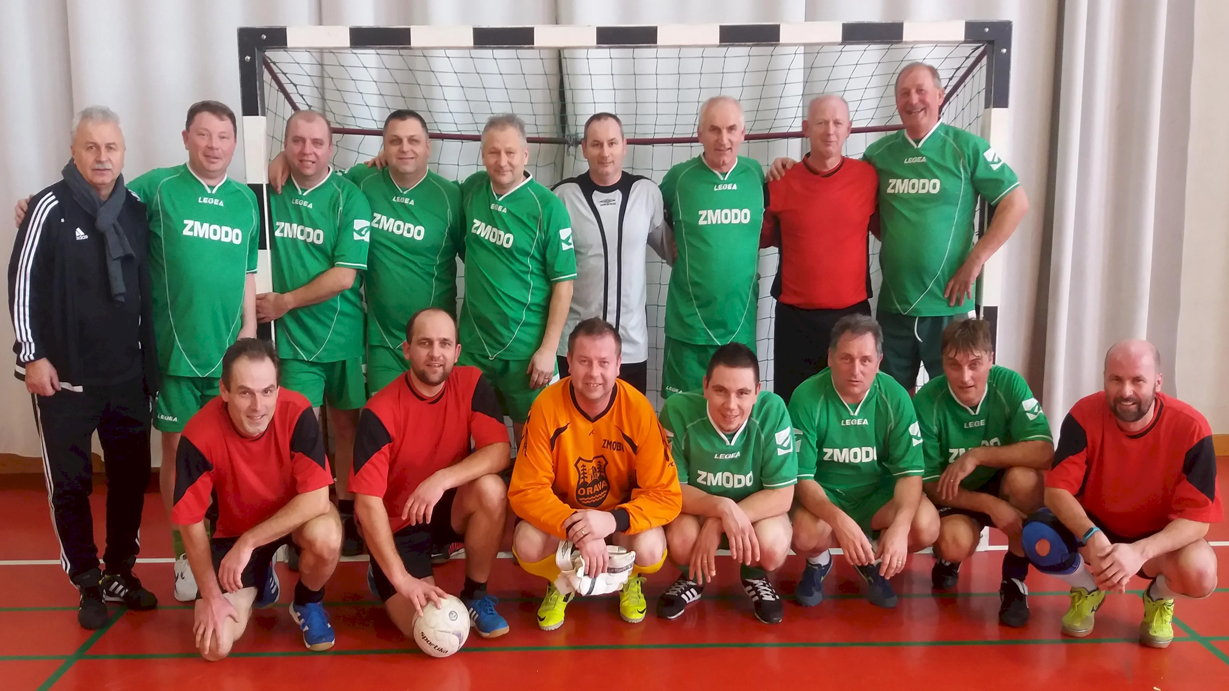 Starostovia oravských obcí súťažili v halovom futbale a stolnom tenise