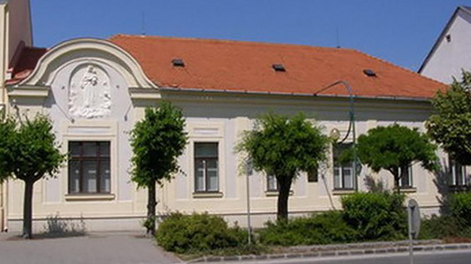 Mestské múzeum v Seredi pripravilo v marci výstavu, prednášku i tvorivé dielne