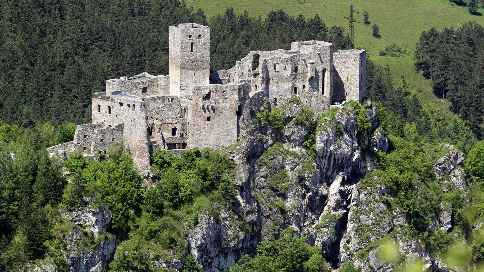 Hrad Strečno počas marcových víkendov otvára svoje brány