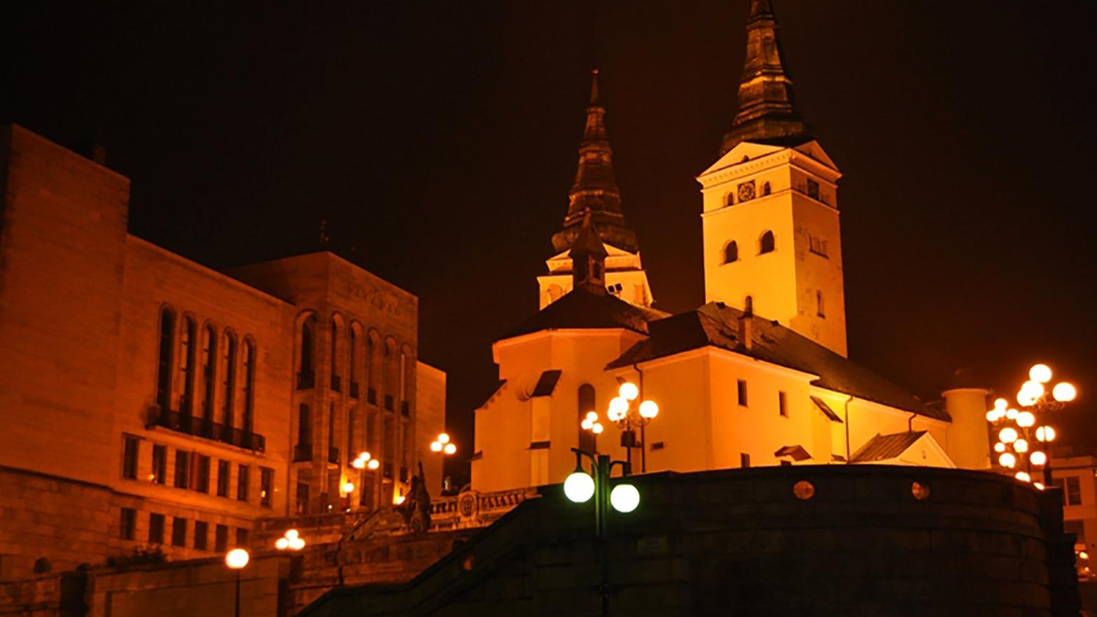Farský kostol i balustráda sa v sobotu ponoria do tmy