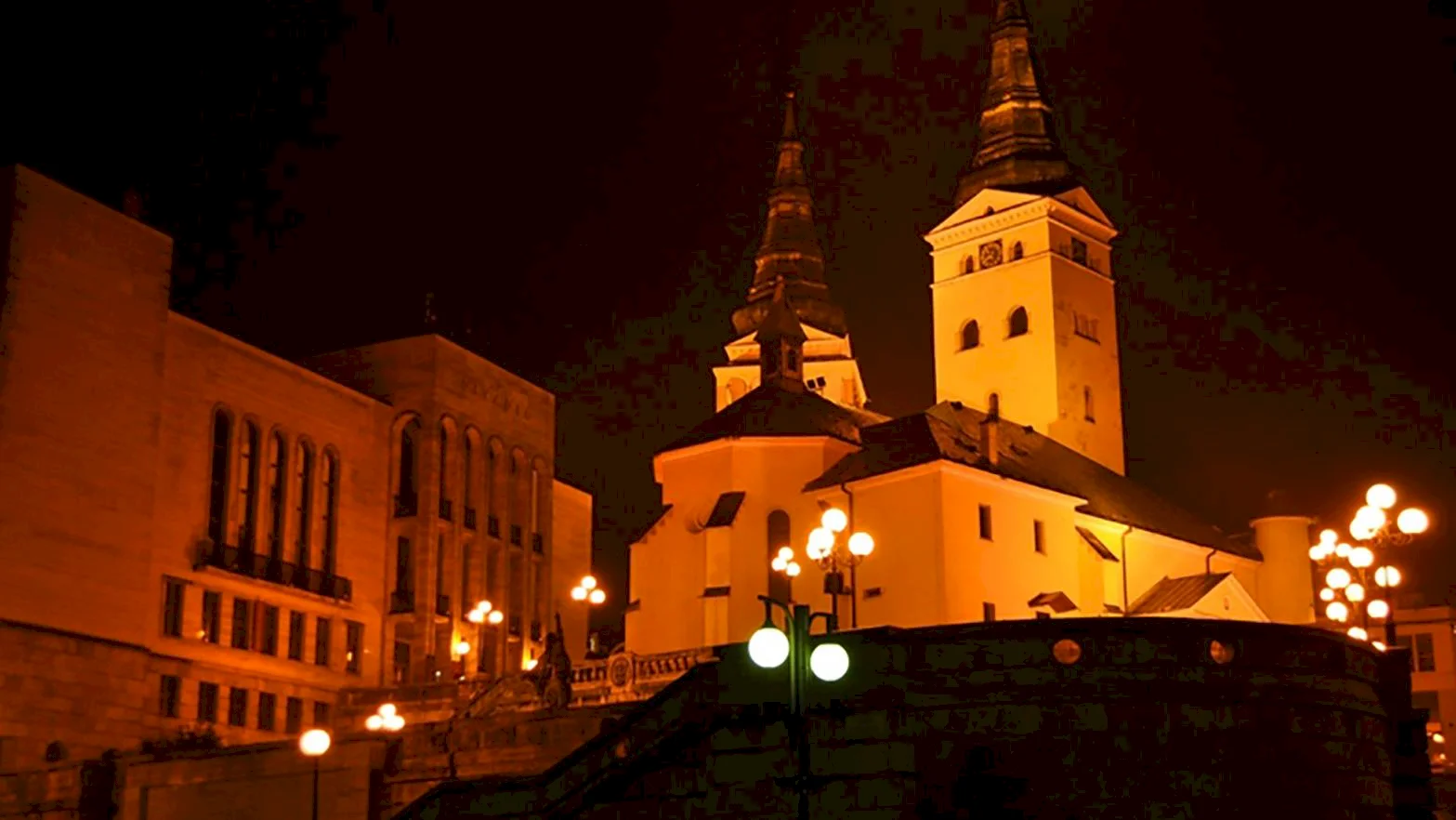 Farský kostol i balustráda sa v sobotu ponoria do tmy