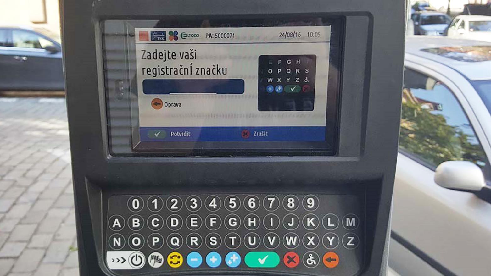 Parkovanie pred nemocnicou by malo byť spoplatnené