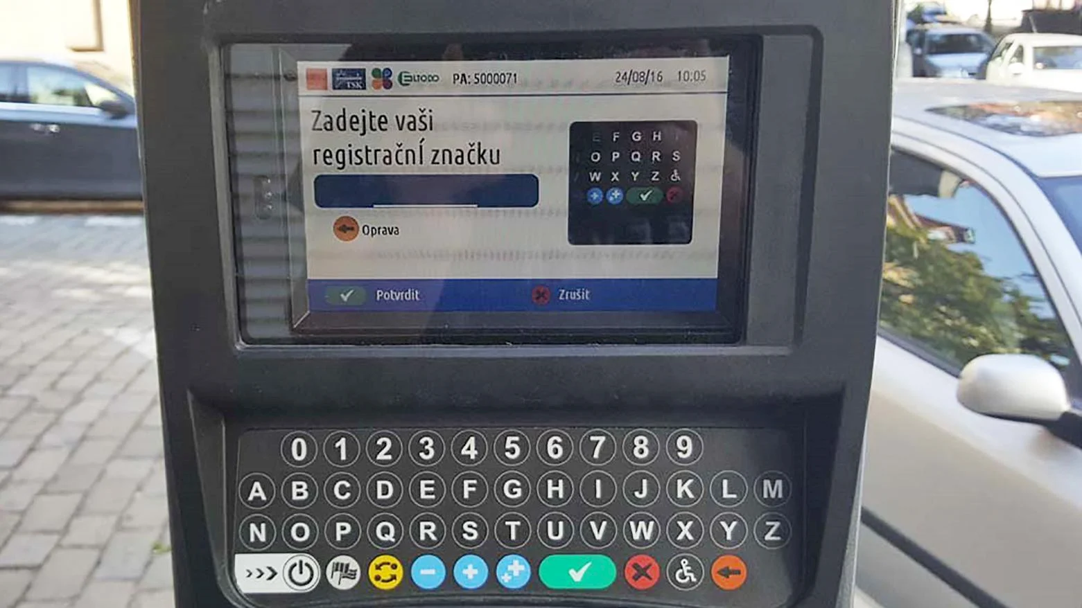 Parkovanie pred nemocnicou by malo byť spoplatnené