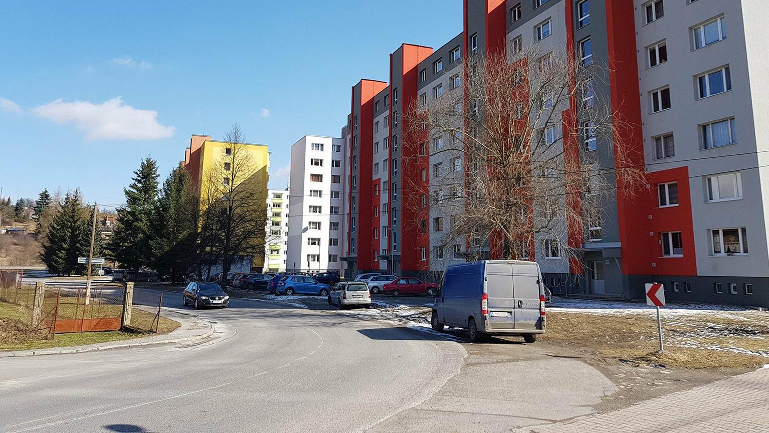 Cesty, chodníky a parkoviská postaví mesto za lacnejší peniaz