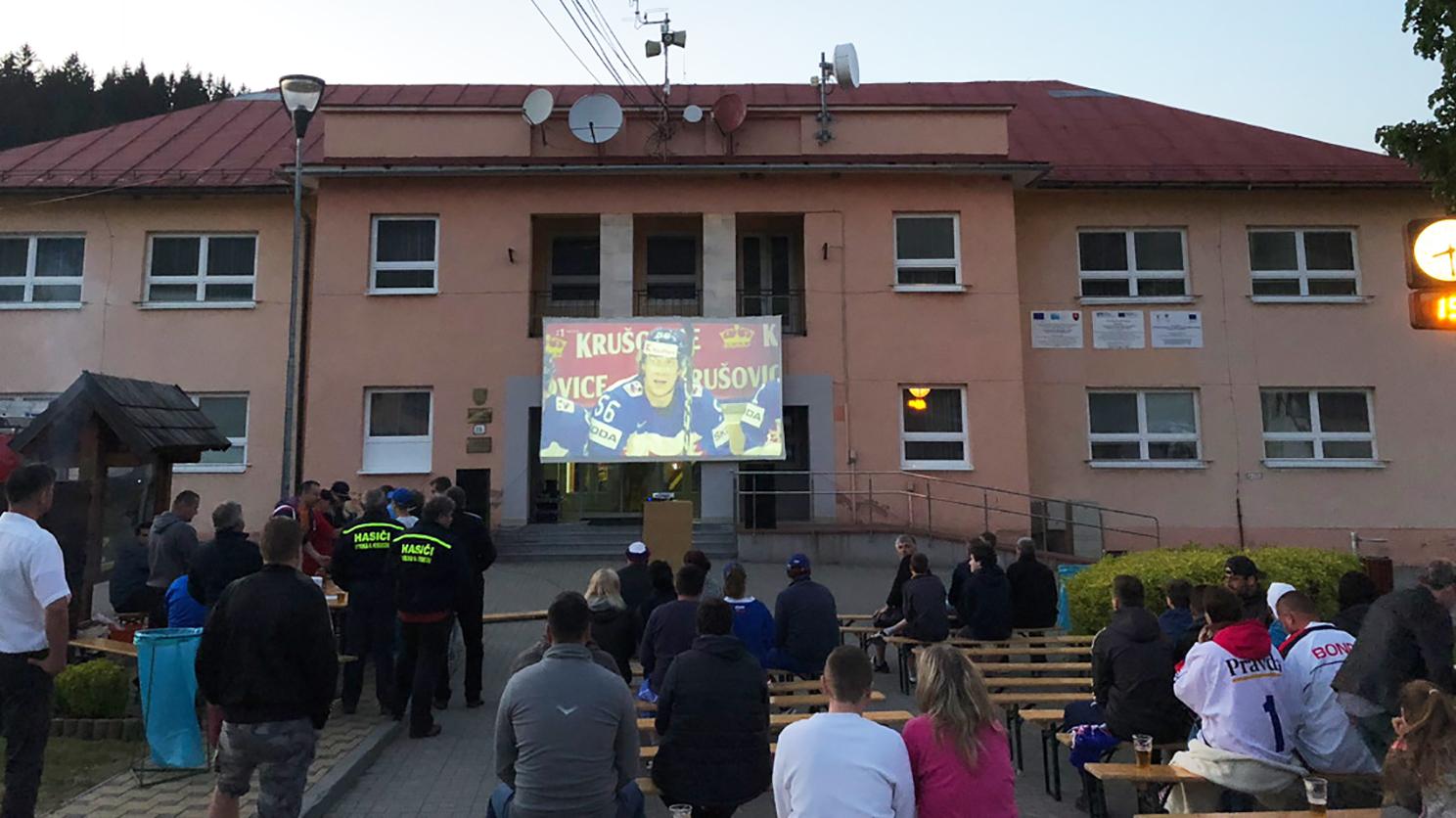 Hokejové zápasy slovenskej reprezentácie na veľkoplošnej projekcii