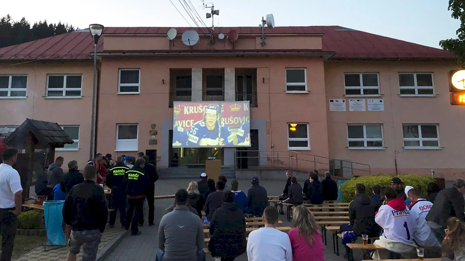 Hokejové zápasy slovenskej reprezentácie na veľkoplošnej projekcii