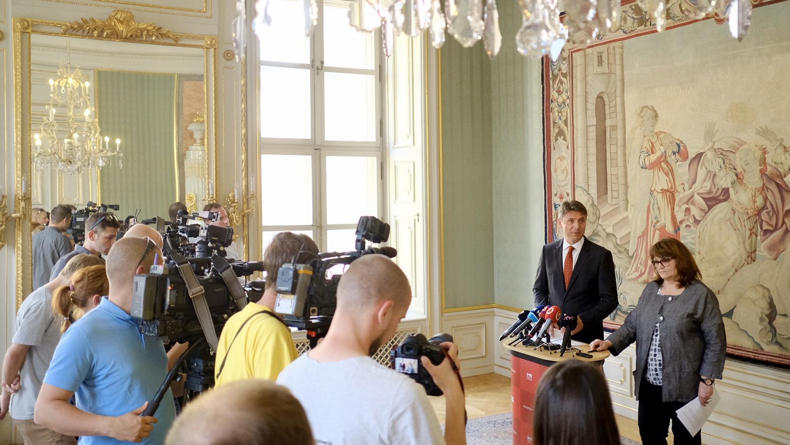 Primátor Bratislavy vyzval spoločnosť Zemegula na okamžité zastavenie prác pod M