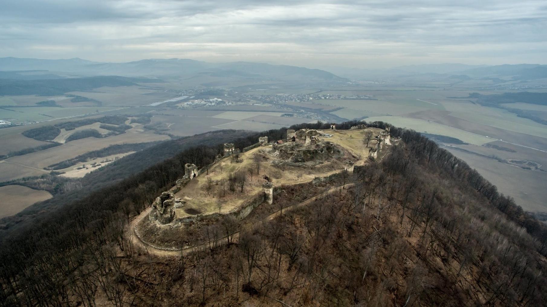 Hrad Šariš obnovujú nezamestnaní, ožíva aj zážitkovými aktivitami