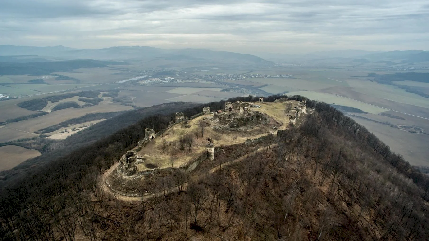 Hrad Šariš obnovujú nezamestnaní, ožíva aj zážitkovými aktivitami