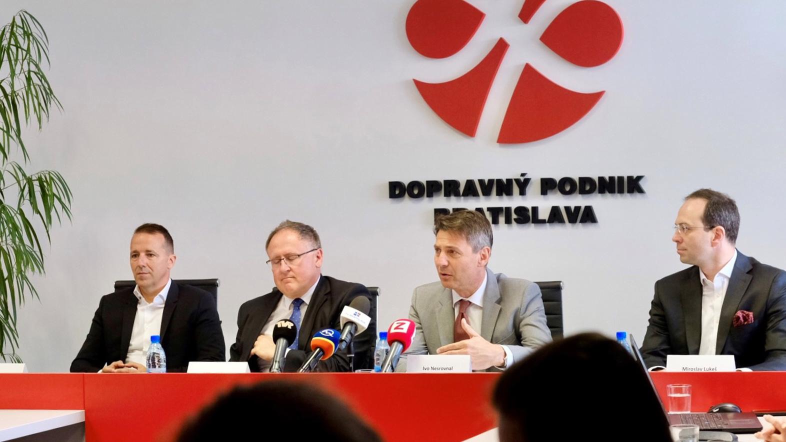 Novinka pre cestujúcu verejnosť: platobná karta ako nosič predplatného lístka