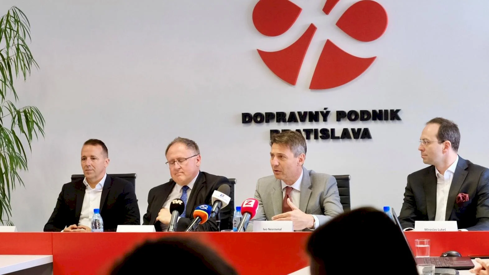 Novinka pre cestujúcu verejnosť: platobná karta ako nosič predplatného lístka