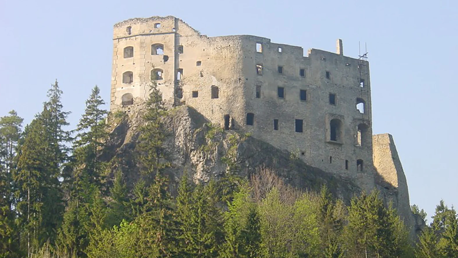 Sanačné a stabilizačné práce na hrade Likava sa blížia ku koncu